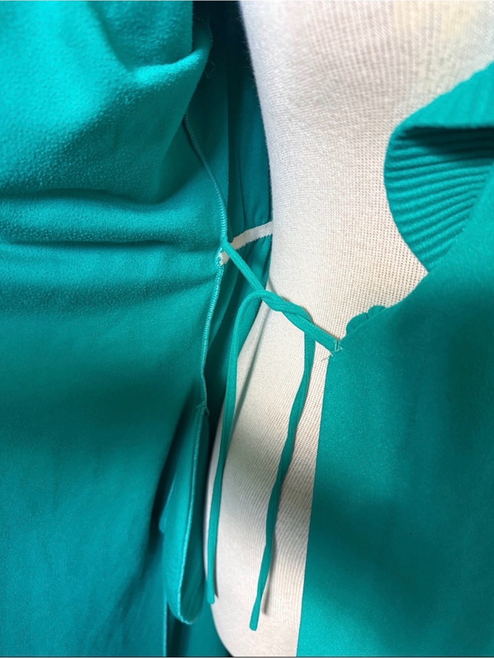 Vintage Ruffled Edge Maxi Robe - Picture 10 of 11